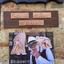 Gabriele escultor en Bolgheri