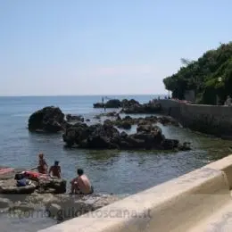 Rocas y mar en Castiglioncello